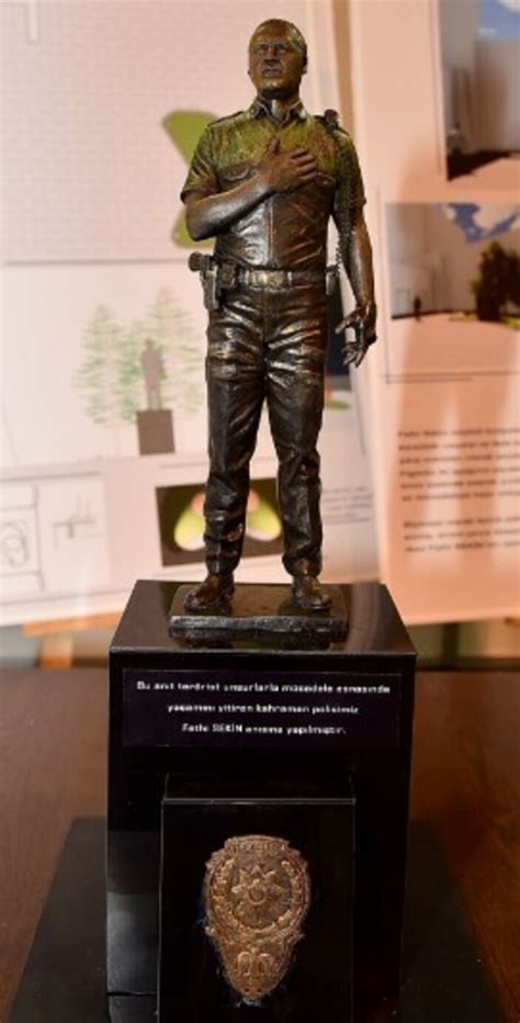 İ­z­m­i­r­­d­e­ ­ş­e­h­i­t­ ­p­o­l­i­s­ ­F­e­t­h­i­ ­S­e­k­i­n­ ­i­ç­i­n­ ­h­e­y­k­e­l­ ­y­a­r­ı­ş­m­a­s­ı­